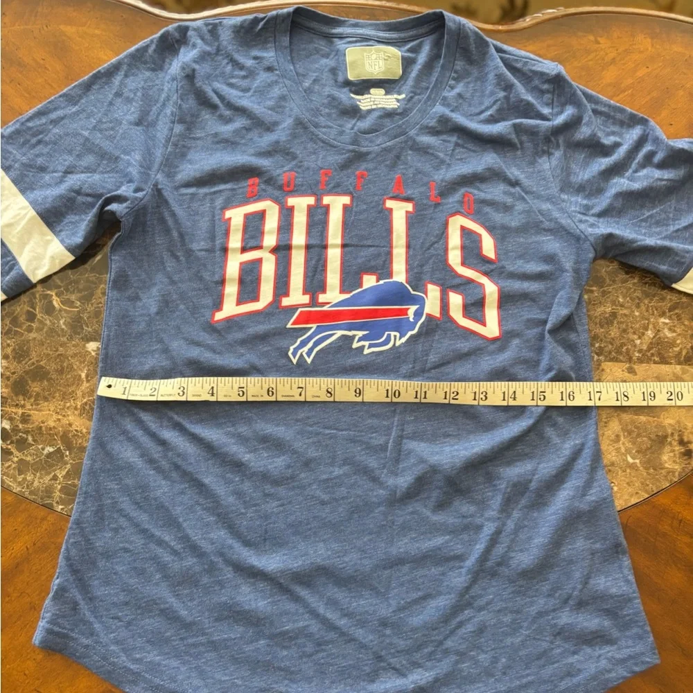Women’s Buffalo Bills T-Shirt Size Medium - Picture 4 of 4